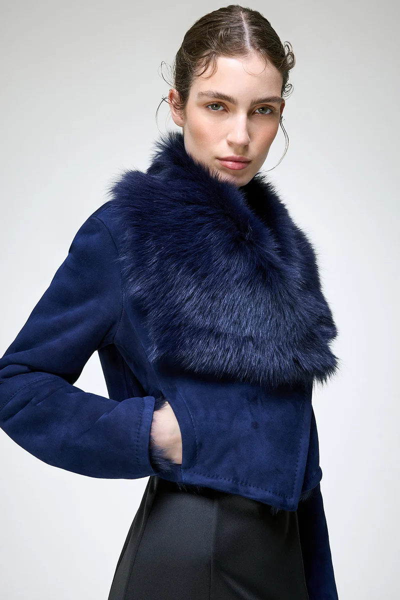 Yva – Blaue Wildleder-Lammfelljacke