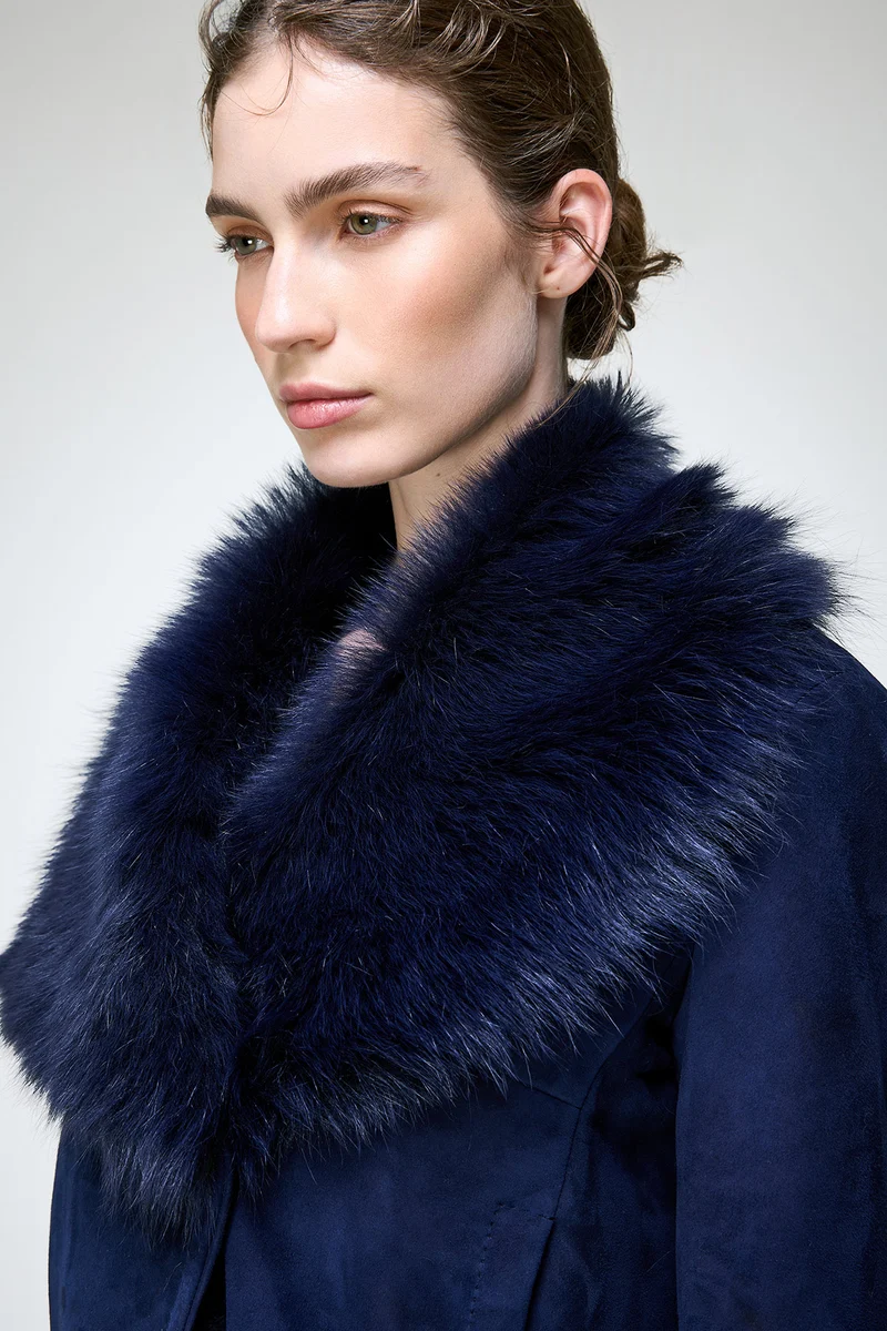 Yva – Blaue Wildleder-Lammfelljacke