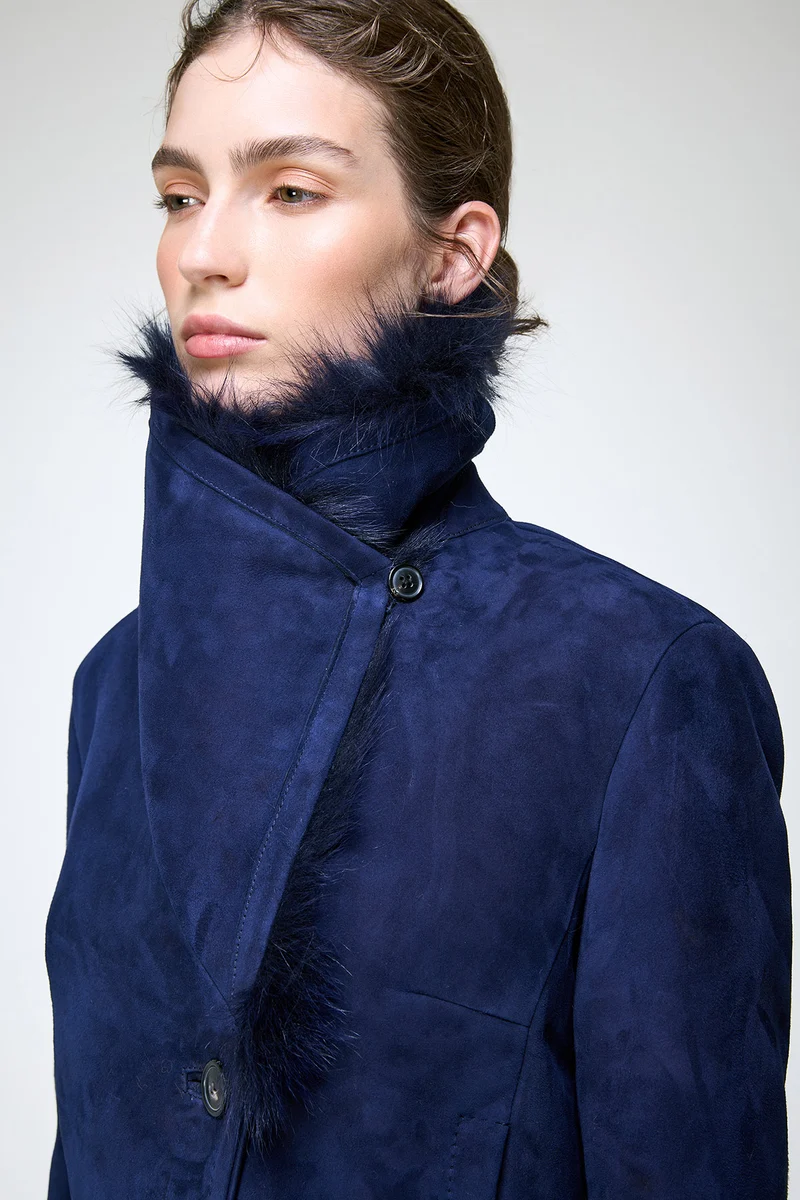 Yva – Blaue Wildleder-Lammfelljacke