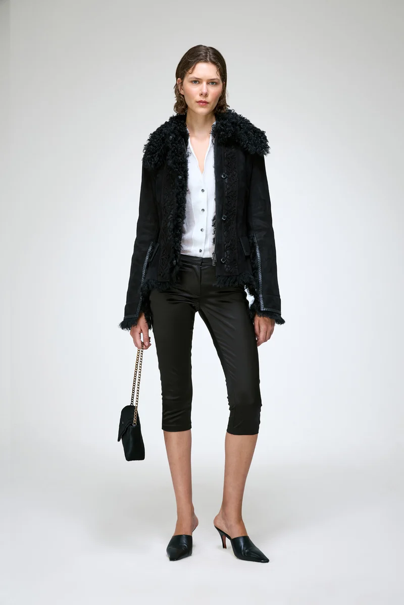 Estela – Schwarze Jacke aus Wildleder und Lammfell