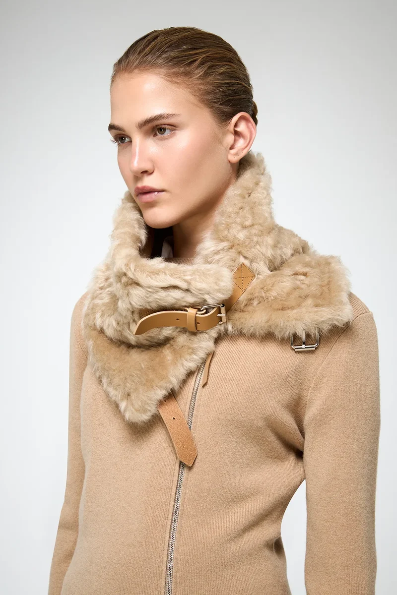 Jacotte – Halswärmer aus braunem Leder