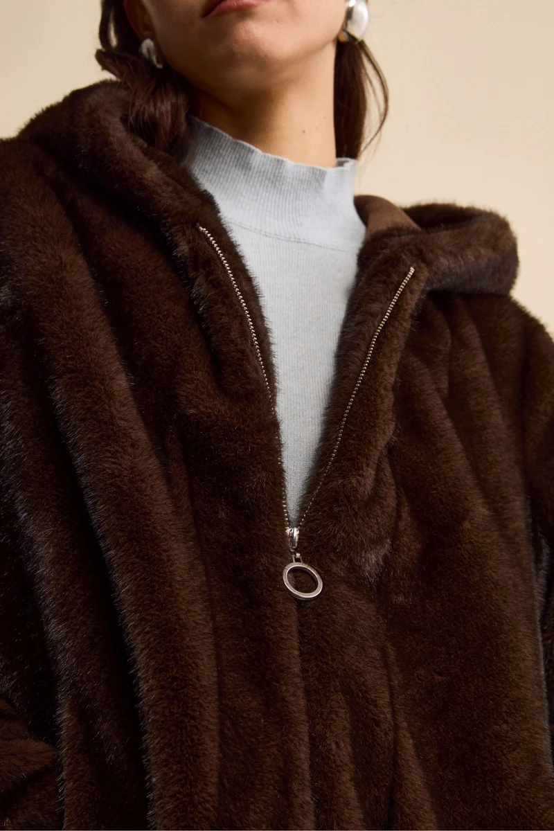 Pelliccia con Zip e Cappuccio - T.MORO
