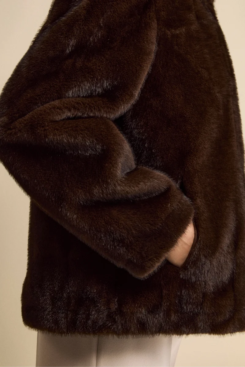 Pelliccia con Zip e Cappuccio - T.MORO