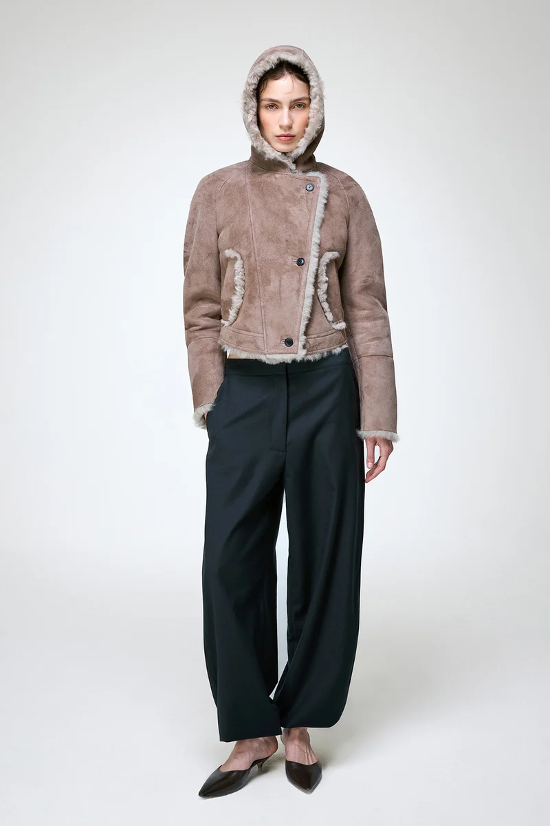 Ida - Steinfarbene Lammfelljacke