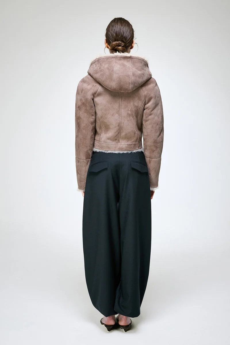 Ida - Steinfarbene Lammfelljacke