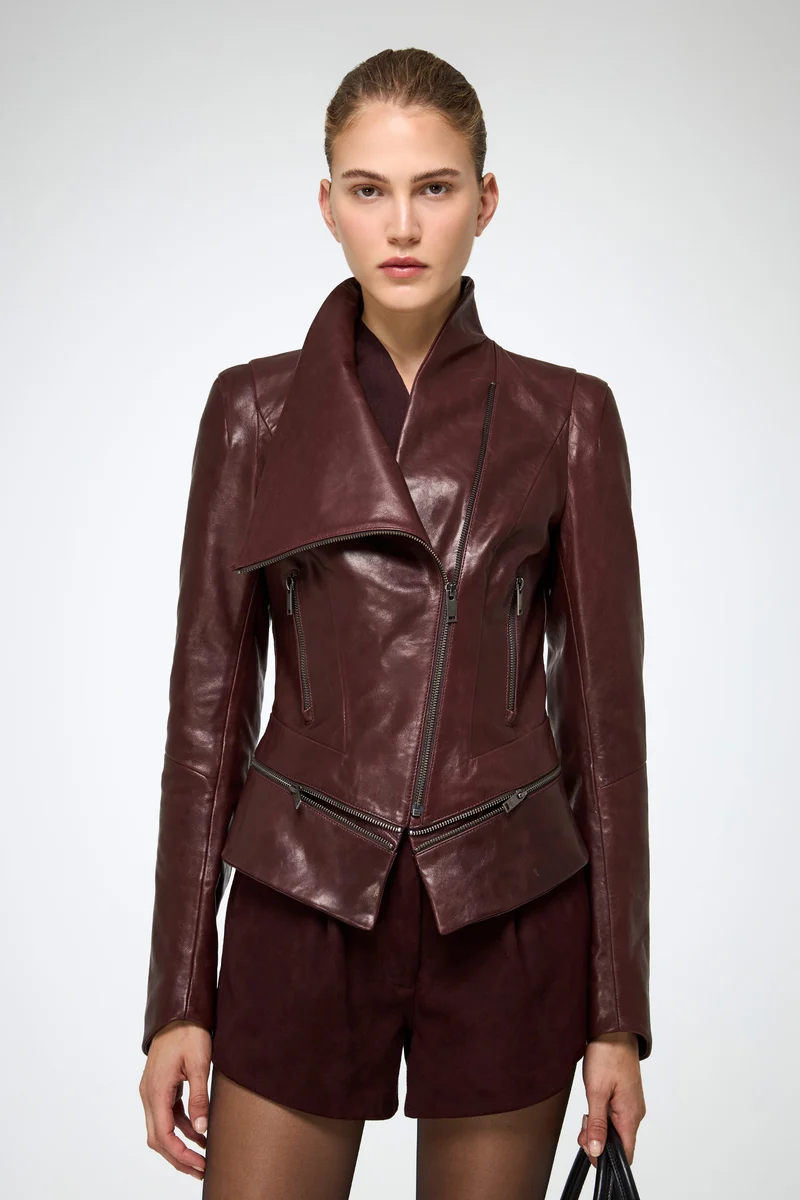 Marcela – Kirschrote Lederjacke