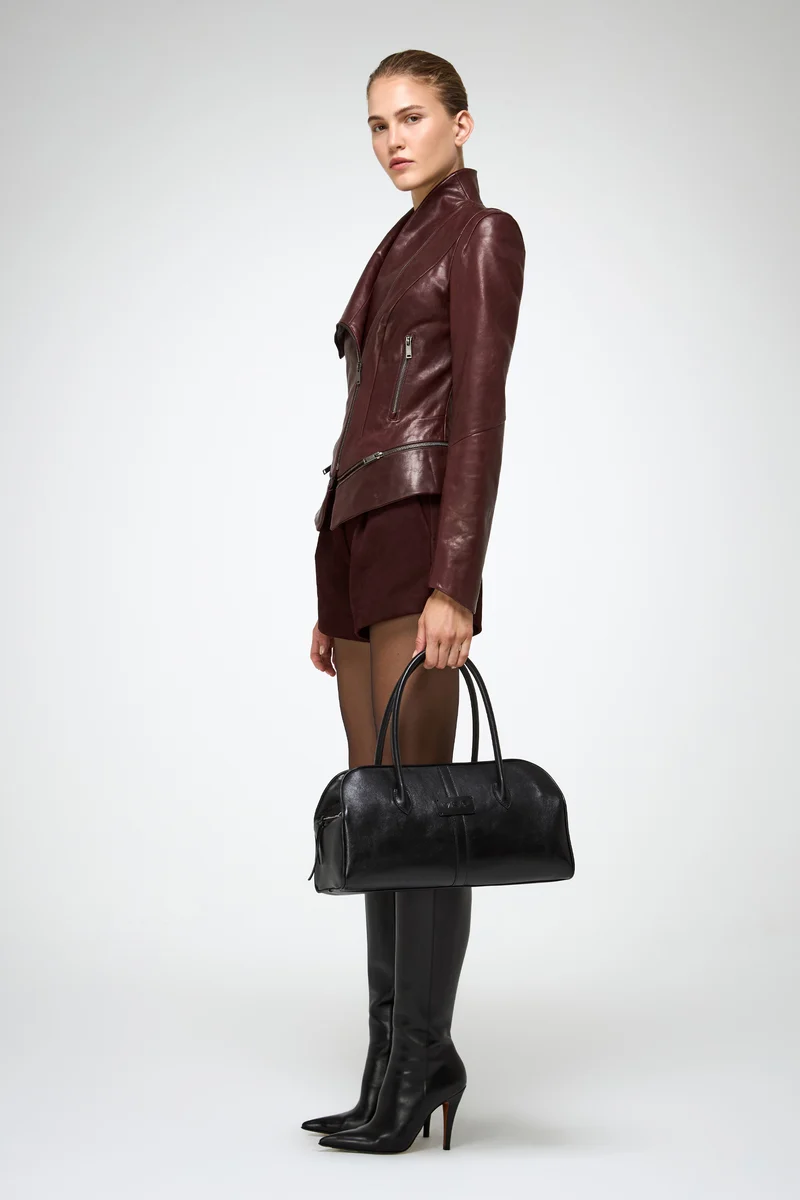Marcela – Kirschrote Lederjacke