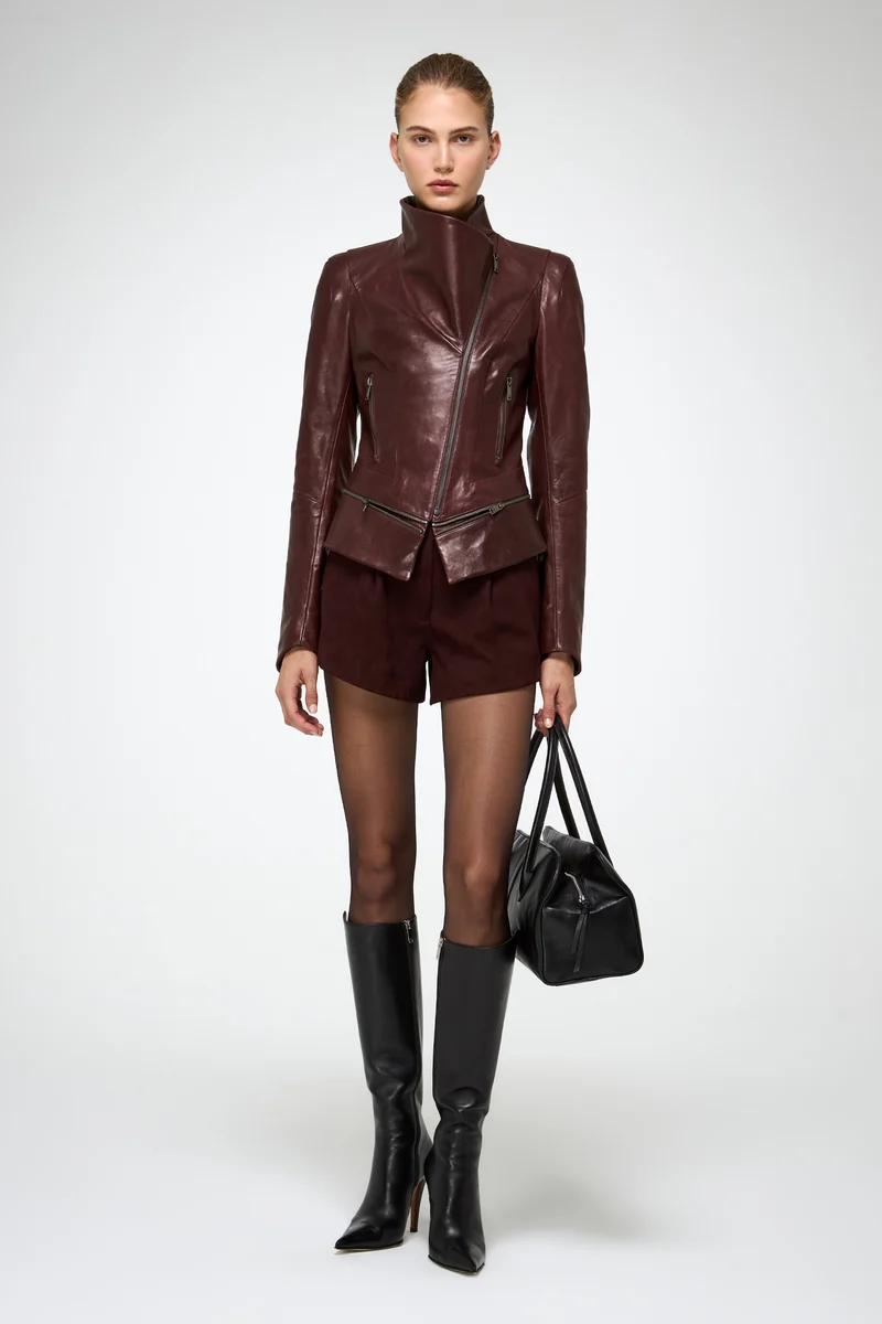 Marcela – Kirschrote Lederjacke
