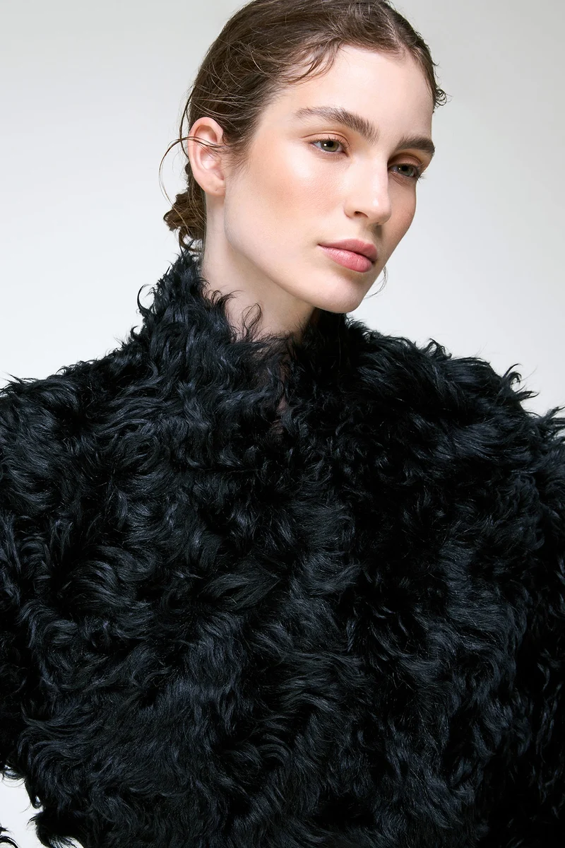 Ella - Schwarze Lammfelljacke