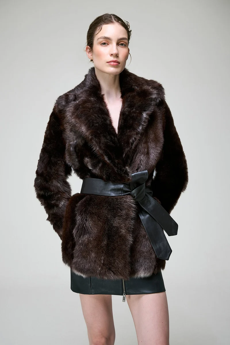 Rhea - Brauner Lammfellmantel