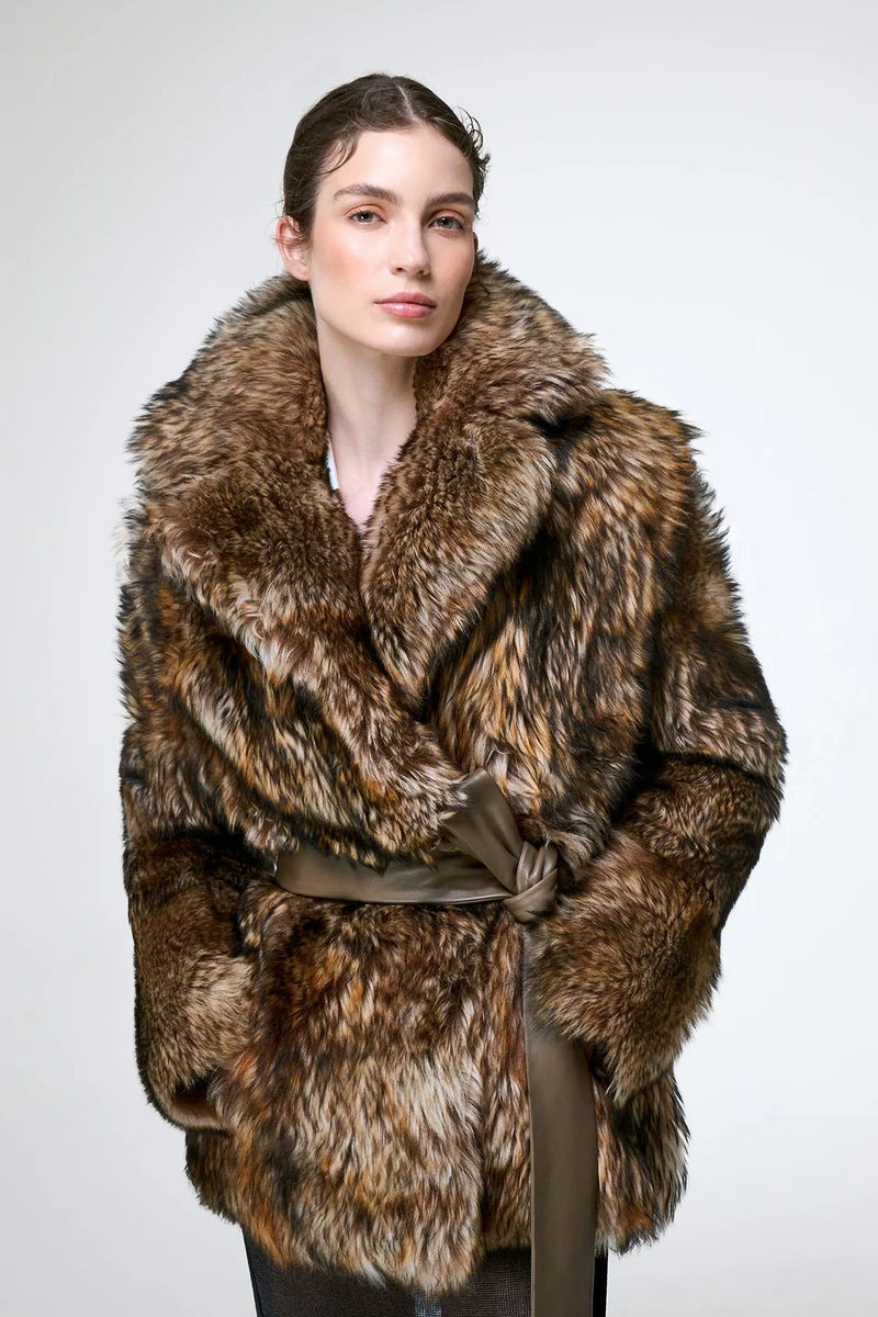 Rhea - Dunkelbrauner Lammfellmantel
