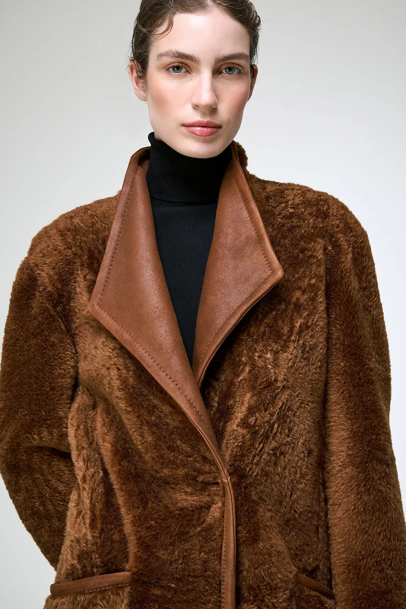 Karin - Dunkelbrauner Lammfellmantel