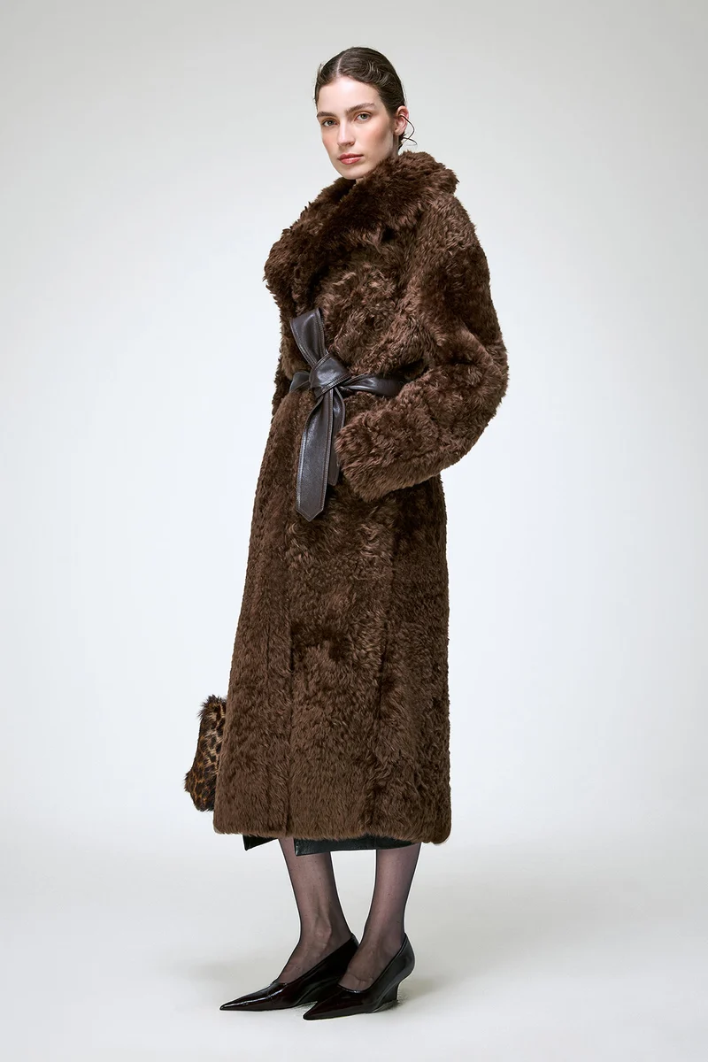 Freja - Brauner Lammfellmantel