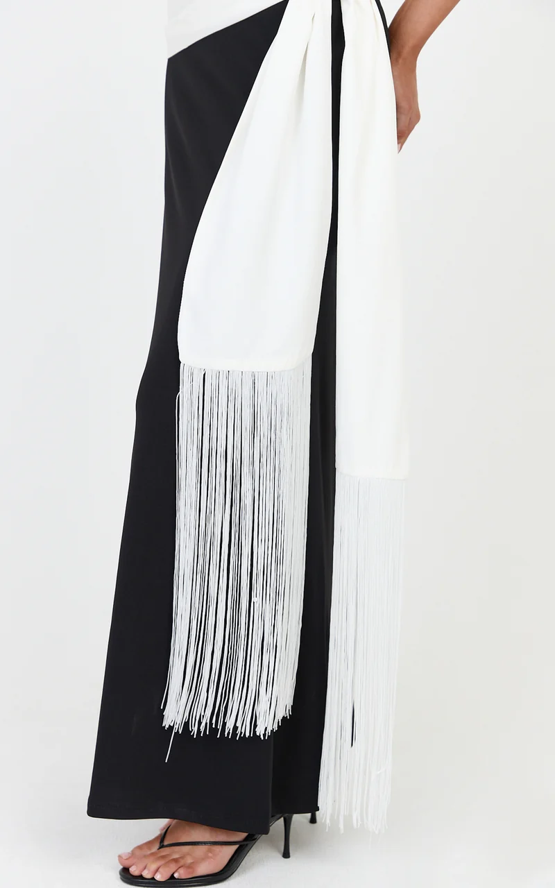 Romy Scarf - Scarf With Fringing in Ivory
