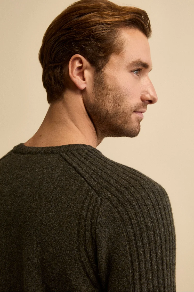 Girocollo Raglan con Motivo a Coste in Misto Lana Vergine - VERDE