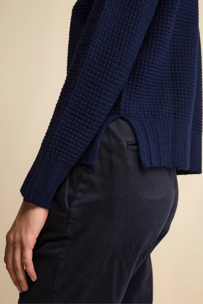 Maglia Scollo Barchetta in Lana Merino Lavorata - NAVY
