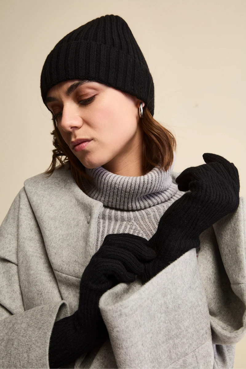 Cappello in cashmere a coste - NERO
