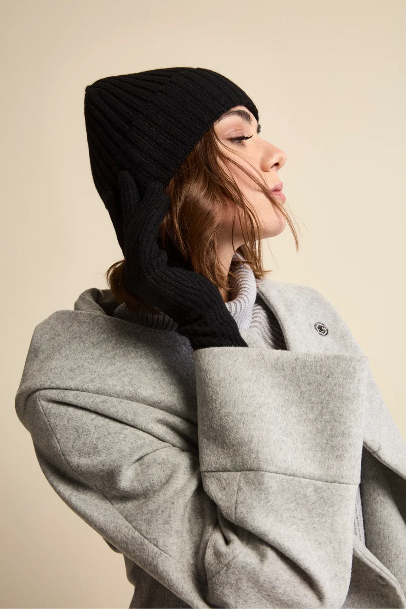 Cappello in cashmere a coste - NERO