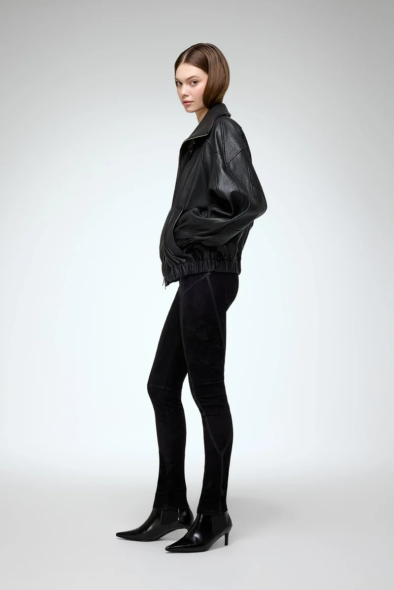 May - Schwarze Lederjacke