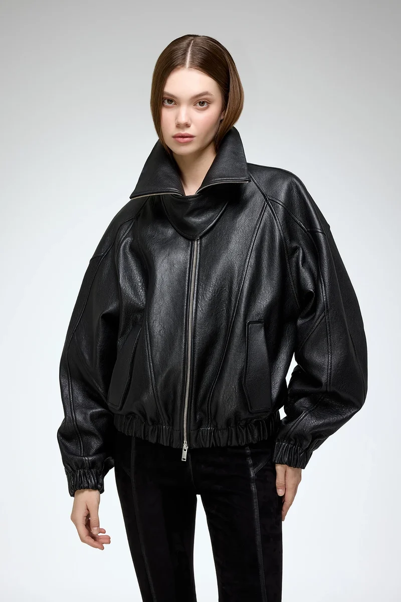 May - Schwarze Lederjacke