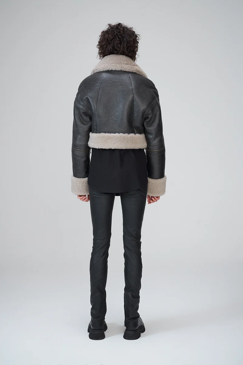 Anthrazitfarbener LammfellJacke