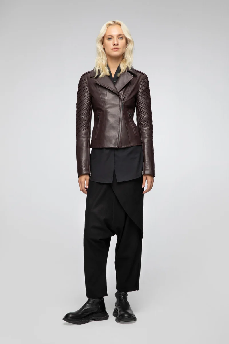 Bordeauxfarbene Lederjacke