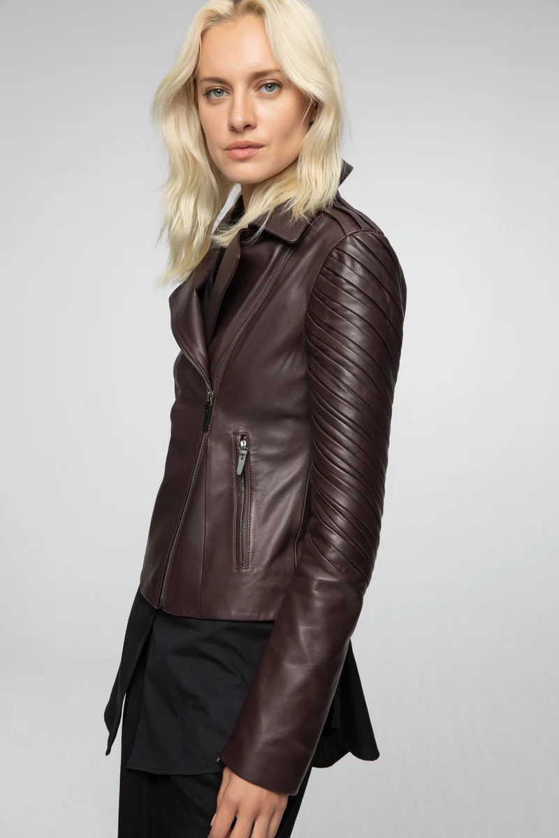 Bordeauxfarbene Lederjacke