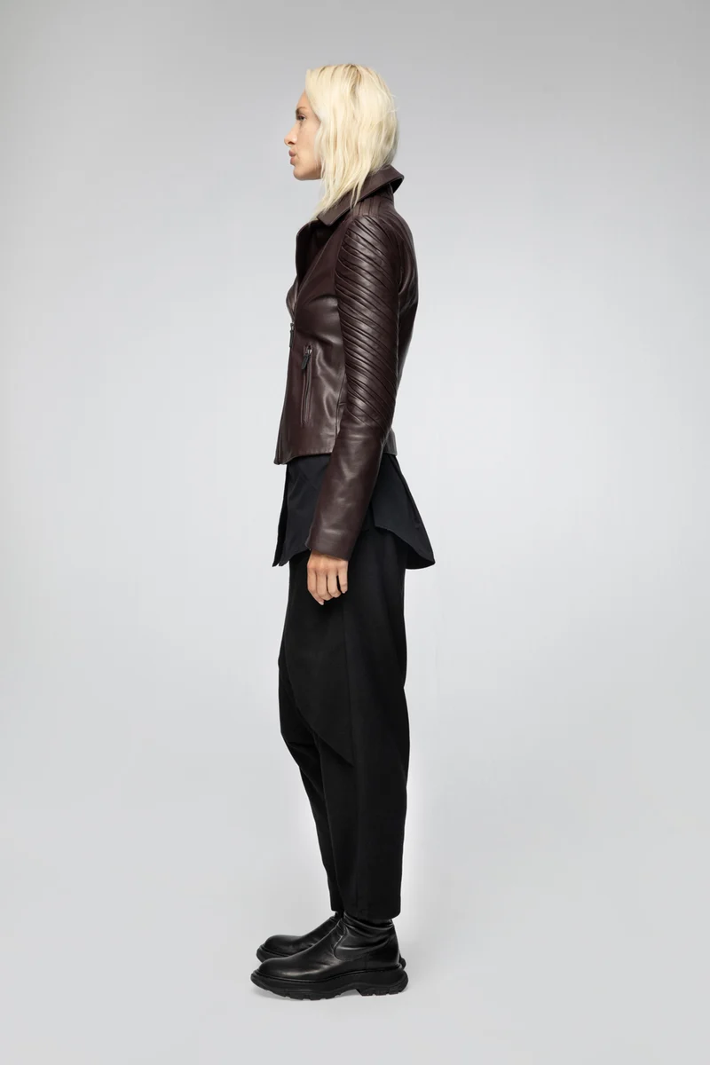 Bordeauxfarbene Lederjacke
