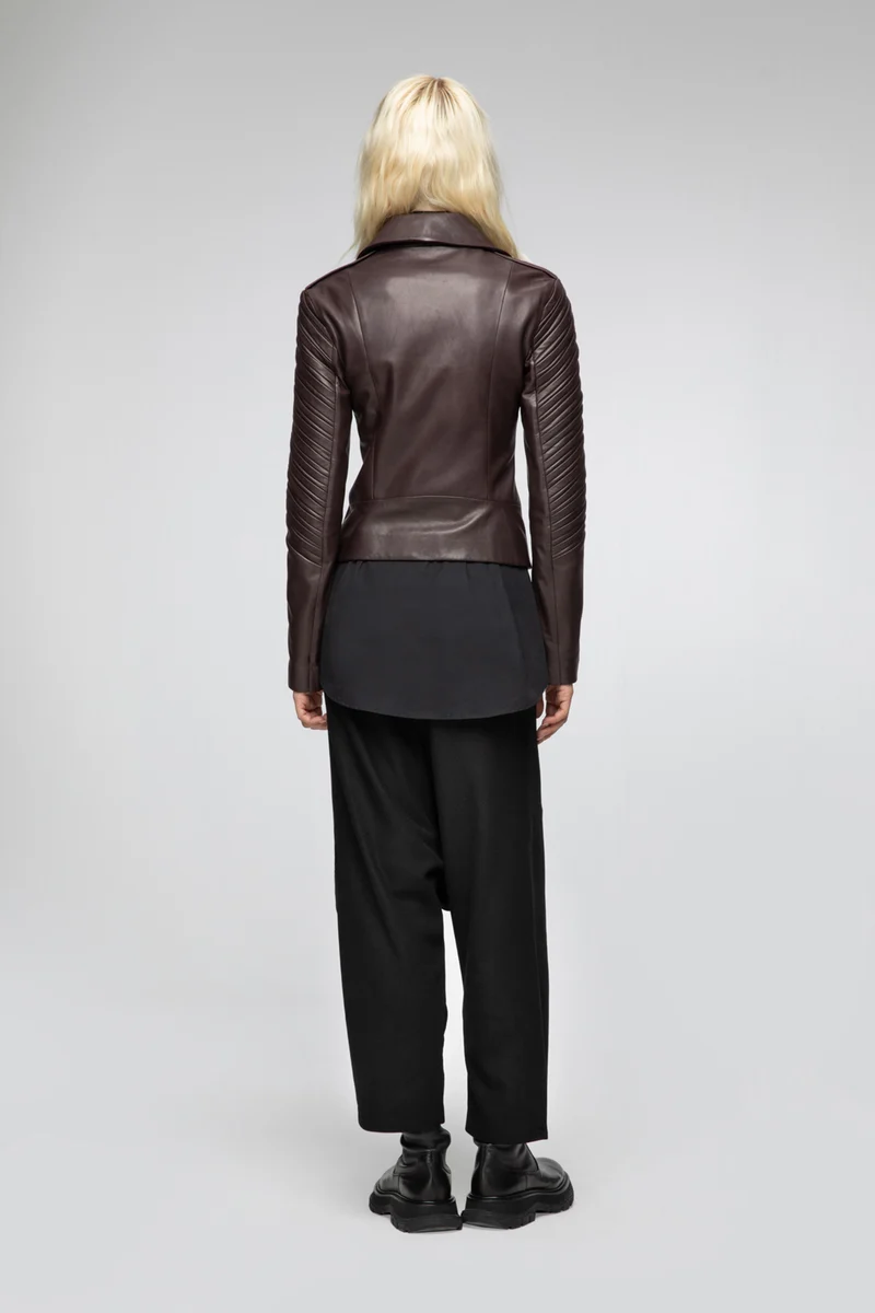 Bordeauxfarbene Lederjacke