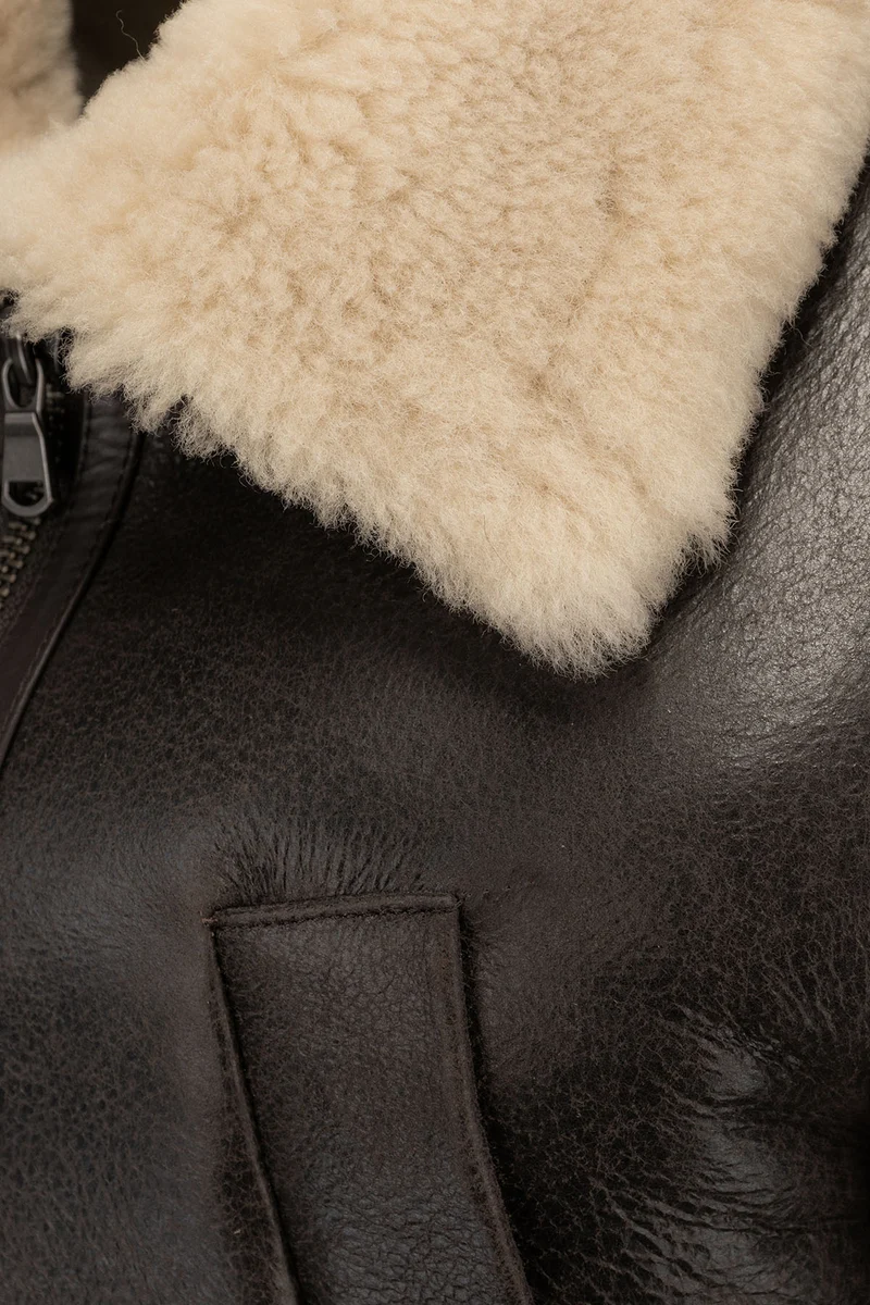 Yugen - Braunbeige Lammfelljacke