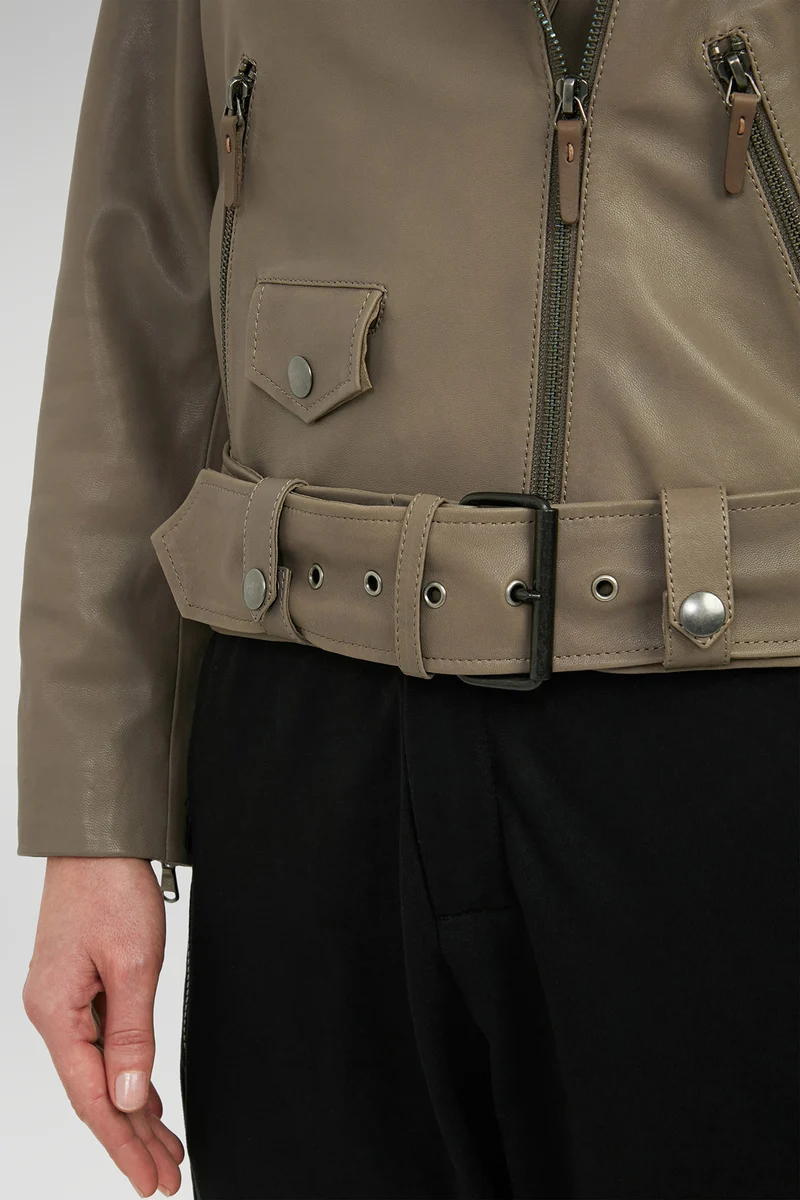 Graue Lederjacke