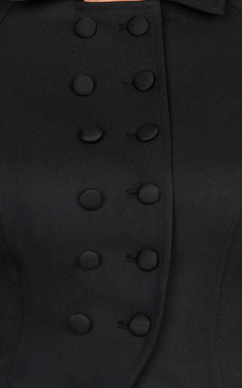 Lioness - Form Jacket in Noir