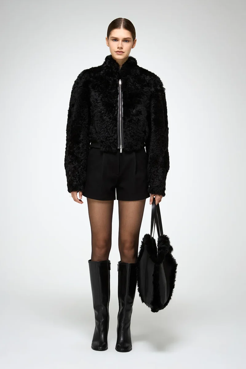 Liviana – Schwarze Lammfelljacke