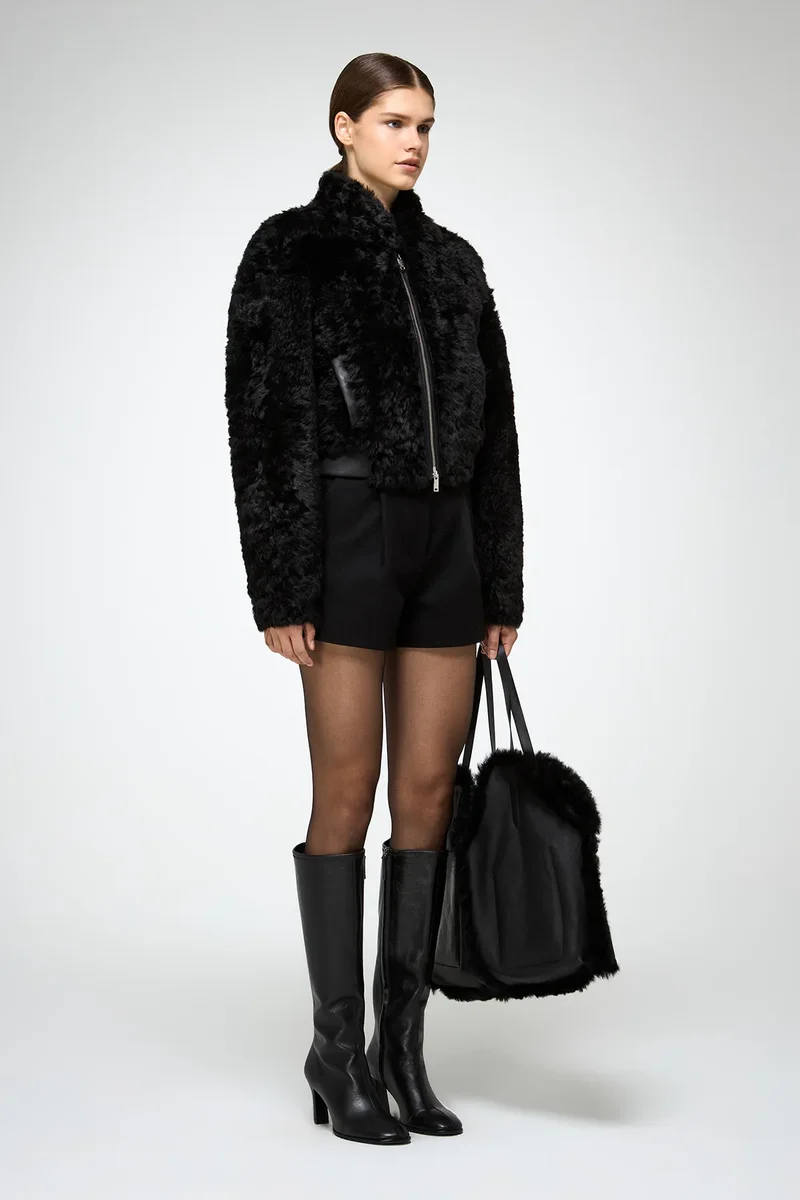 Liviana – Schwarze Lammfelljacke