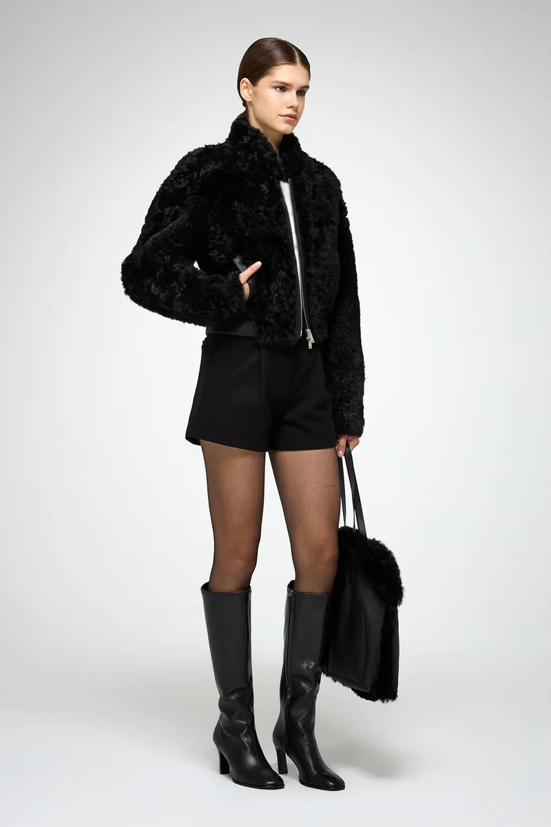 Liviana – Schwarze Lammfelljacke