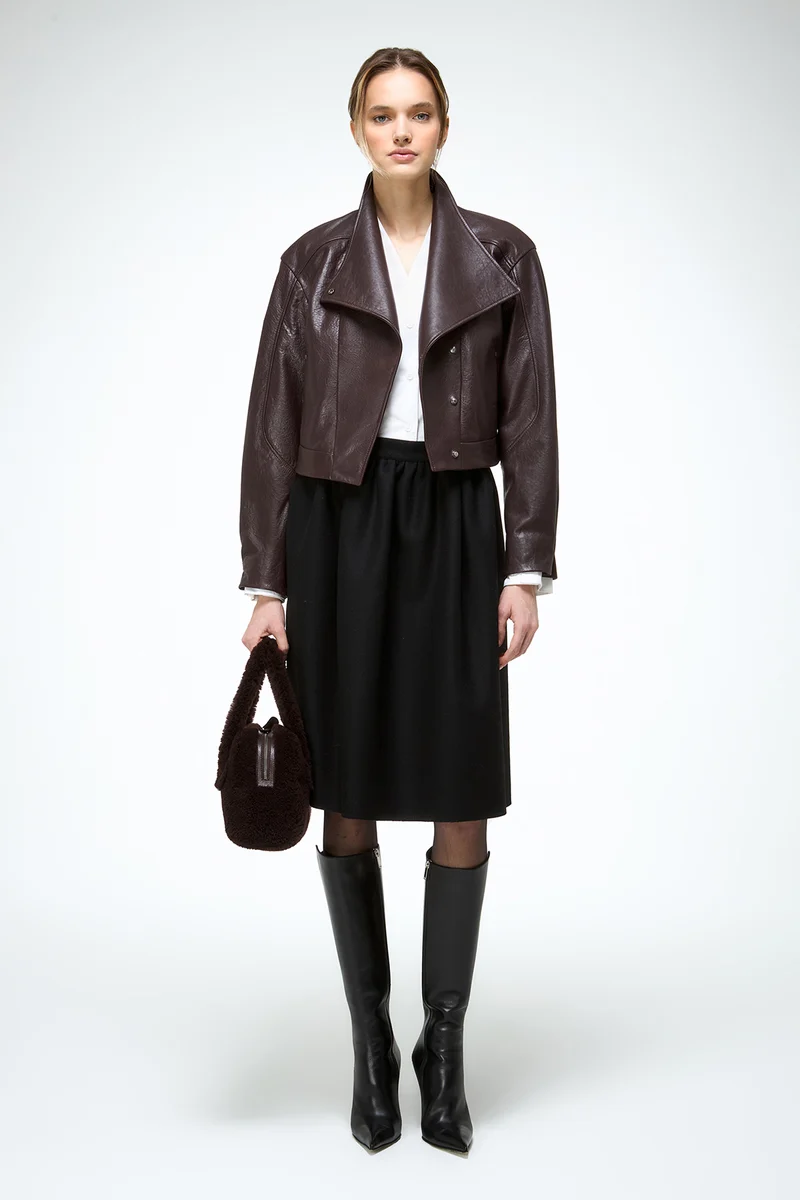 Alina – Dunkle Bordeaux-Lederjacke
