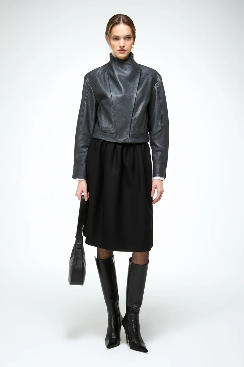 Alina – Anthrazitfarbene Lederjacke