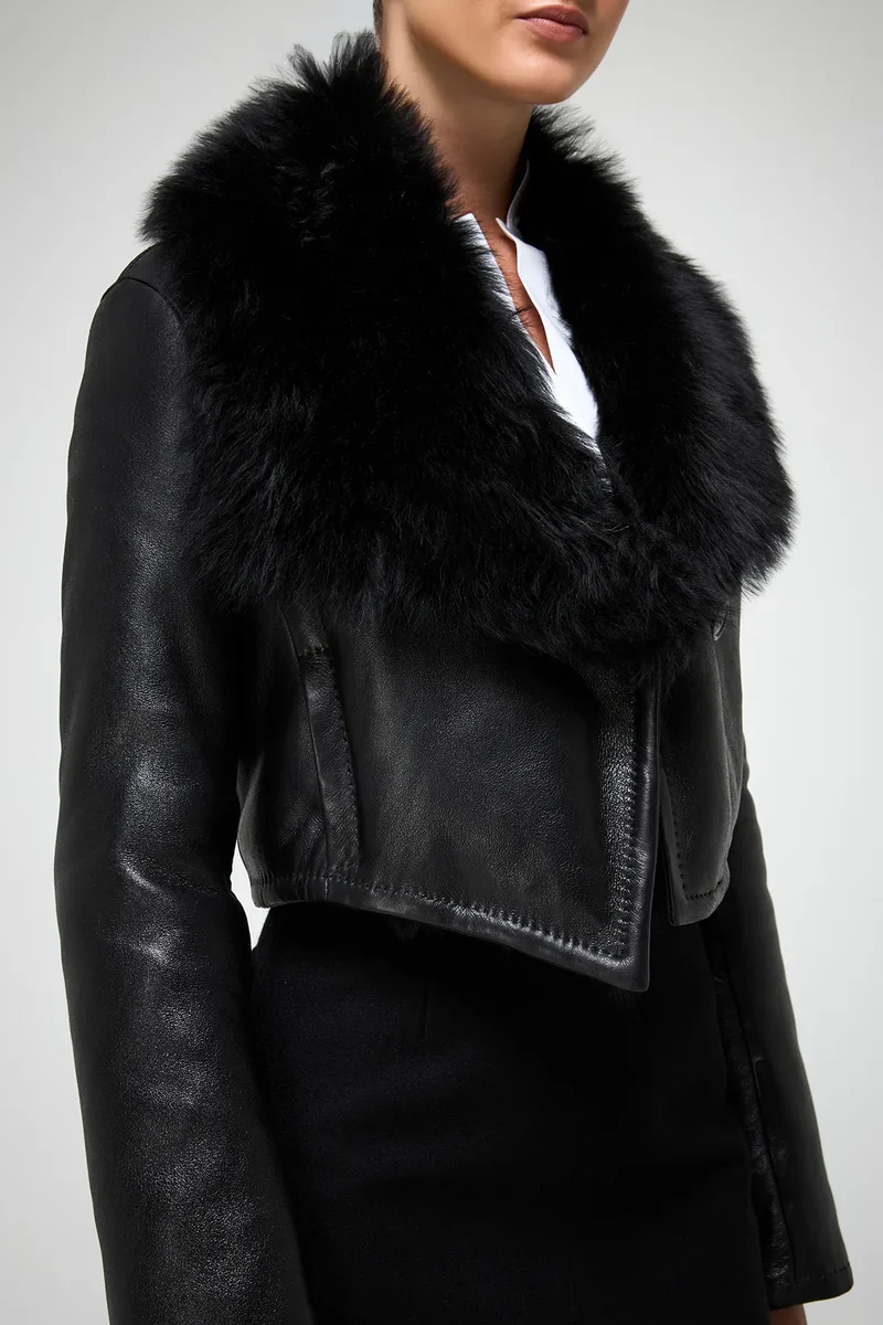 Yva - Schwarze Lammfelljacke