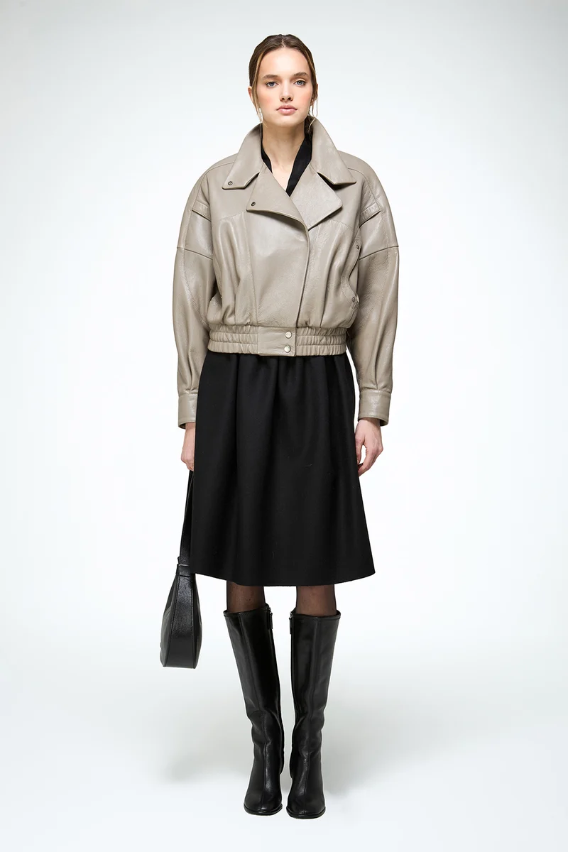 Clara – Beigefarbene Lederjacke