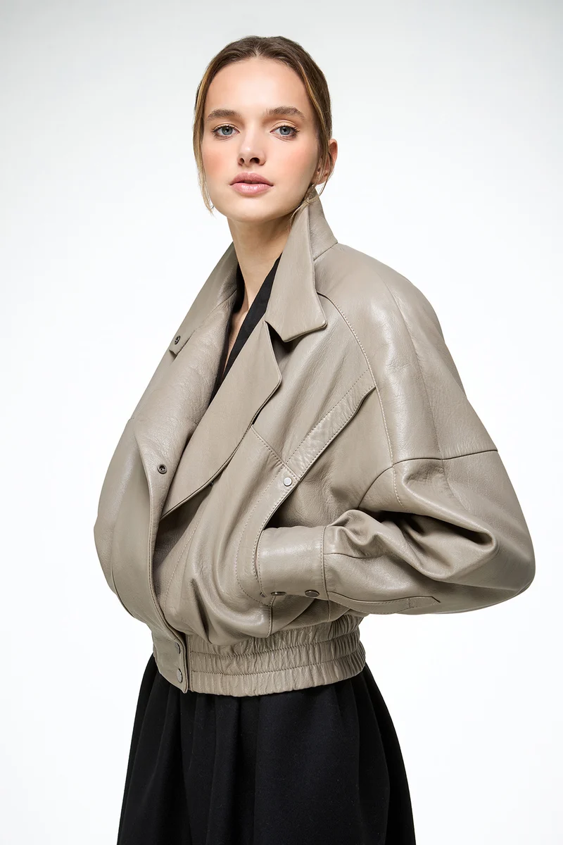 Clara – Beigefarbene Lederjacke