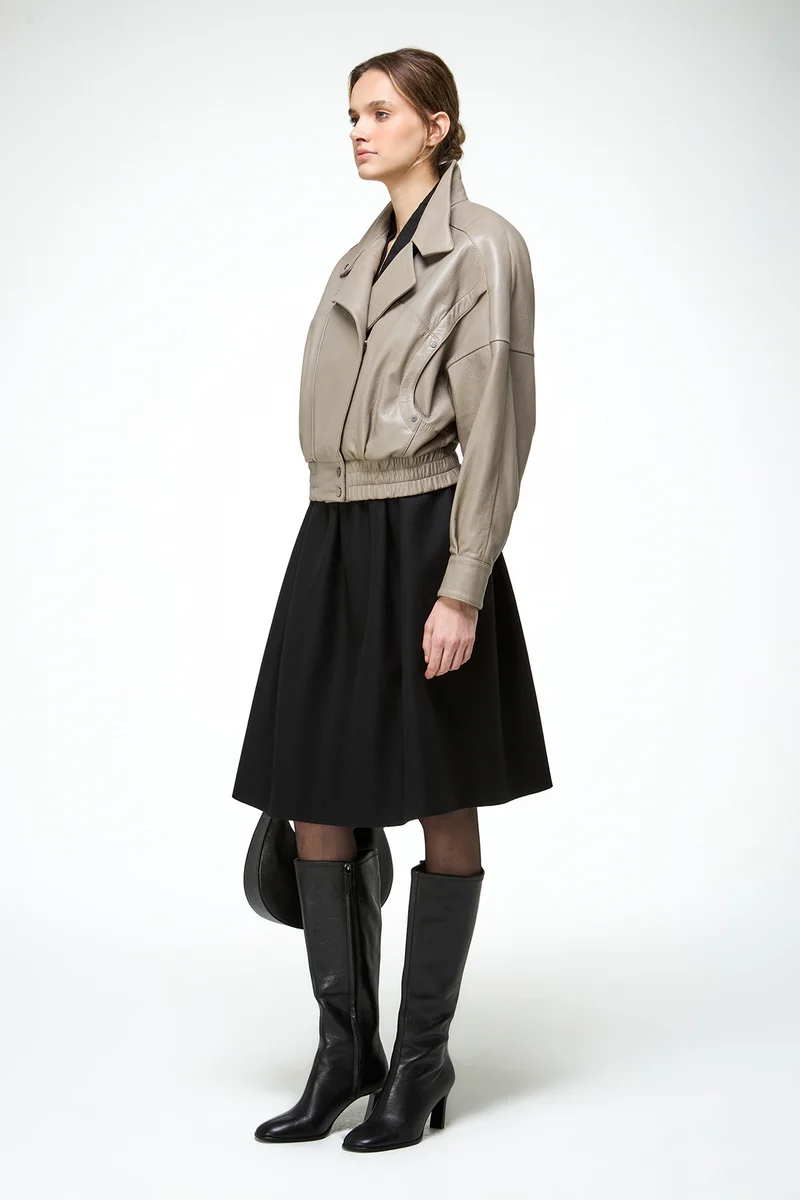 Clara – Beigefarbene Lederjacke