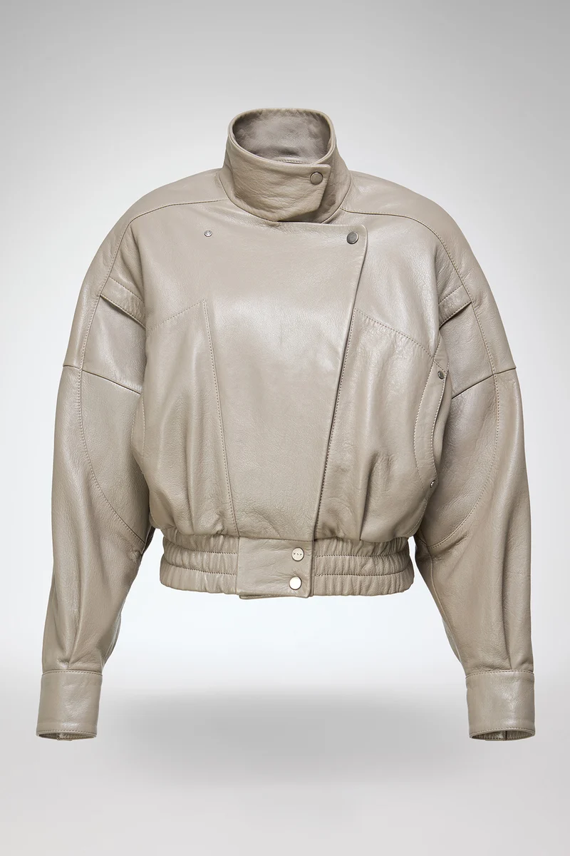Clara – Beigefarbene Lederjacke