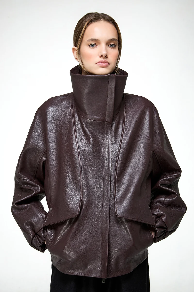 Titiana – Dunkle Bordeaux-Lederjacke