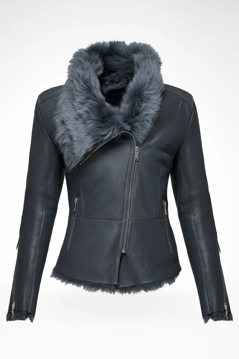 Renata – Clotho Indigo-Lammfelljacke