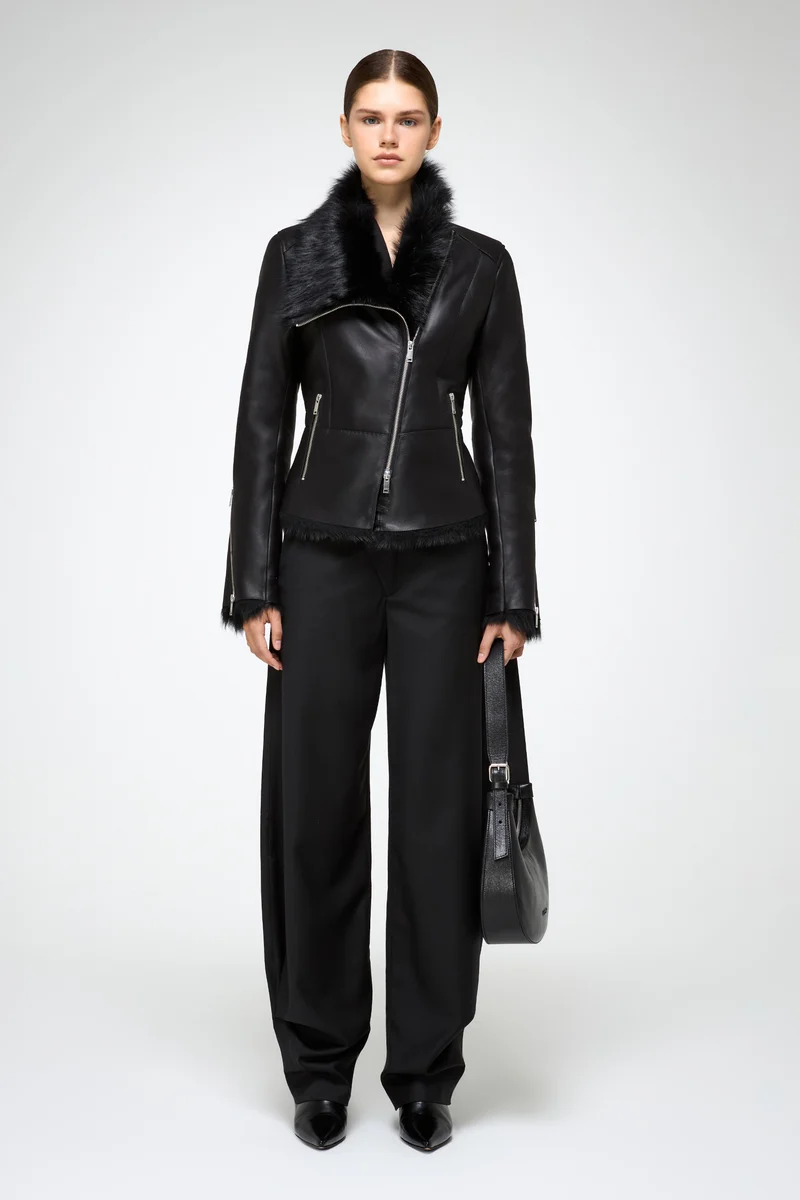 Renata – Toscana Schwarze Schaffelljacke