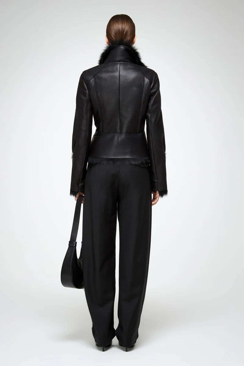 Renata – Toscana Schwarze Schaffelljacke