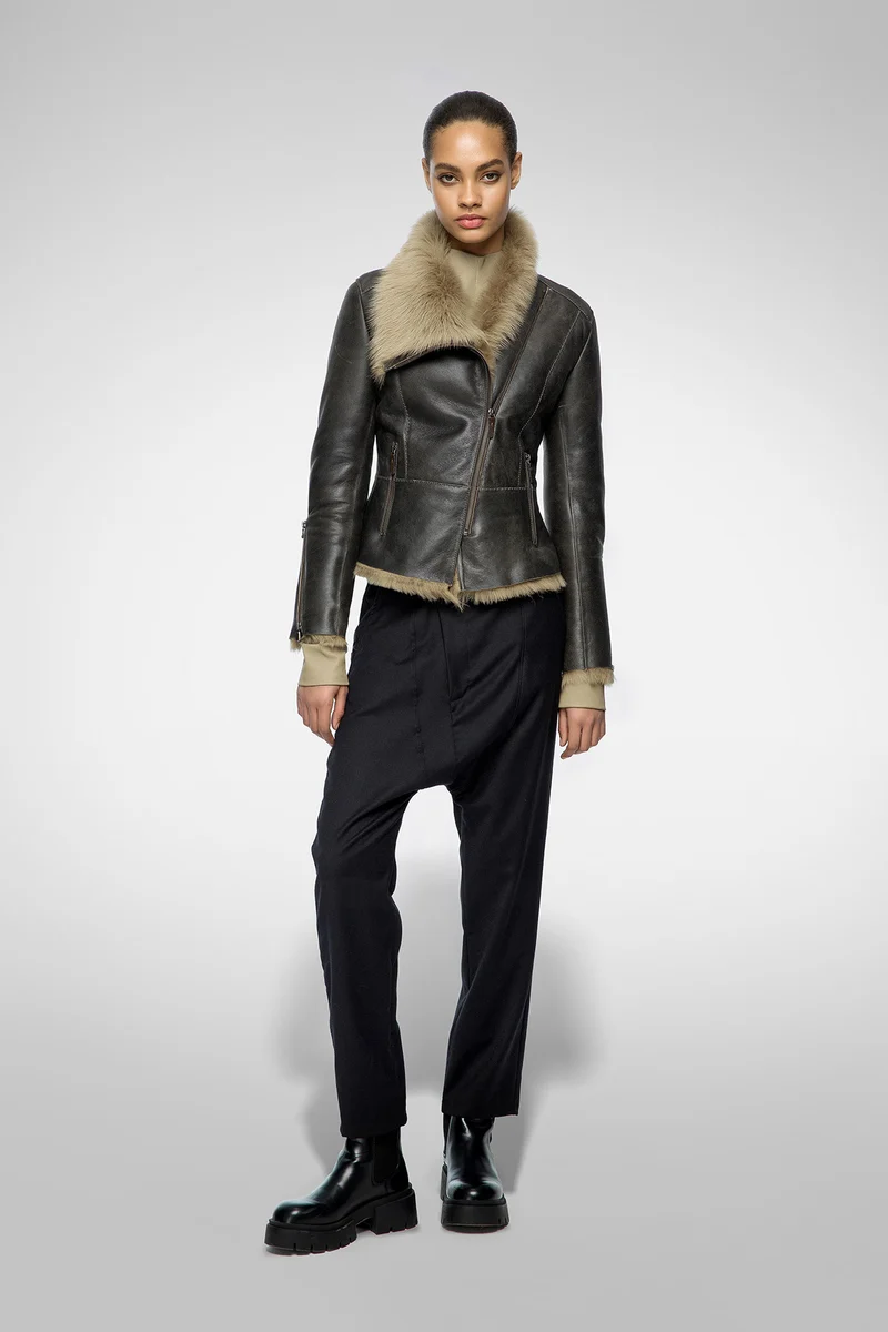 Renata – Toscana Lammfelljacke in Desert Beige