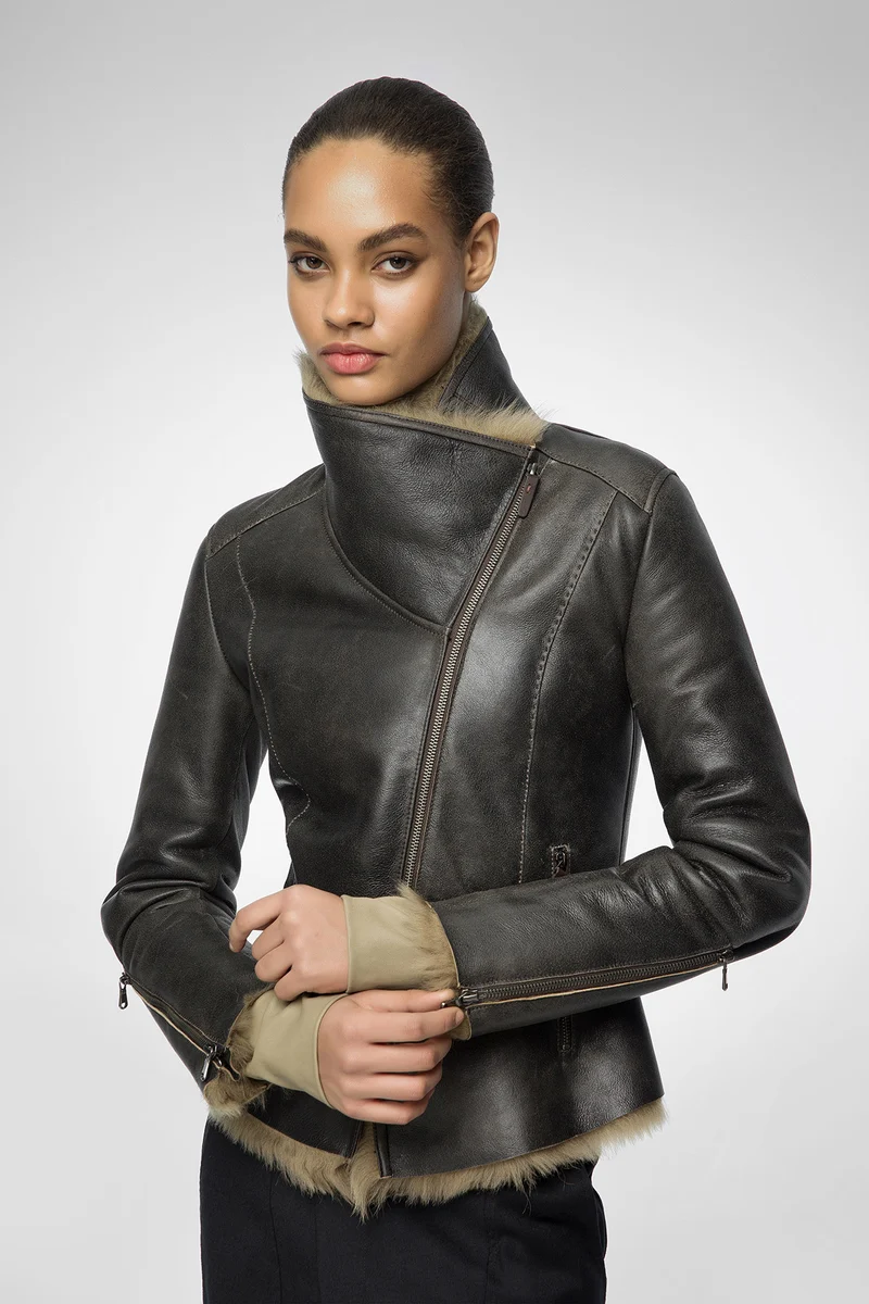 Renata – Toscana Lammfelljacke in Desert Beige