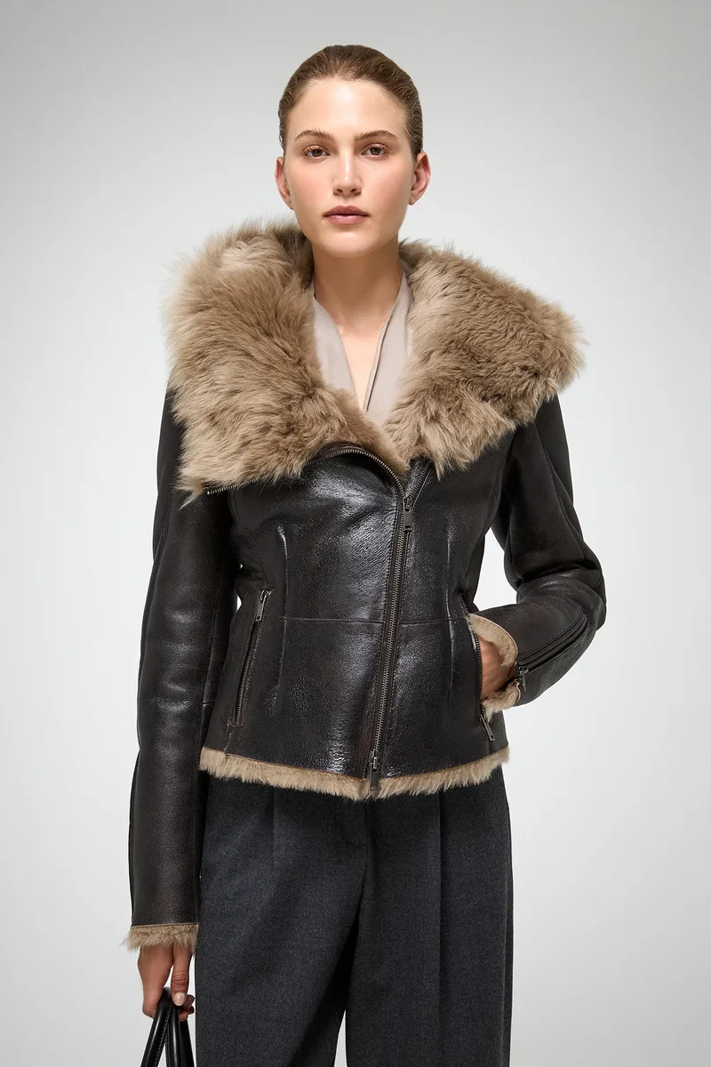 Petra – Wüstenbeige Lammfelljacke