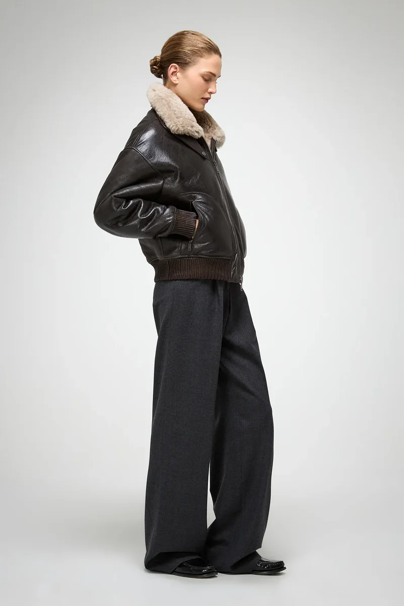Tricia – Anthrazitfarbene Lammfelljacke